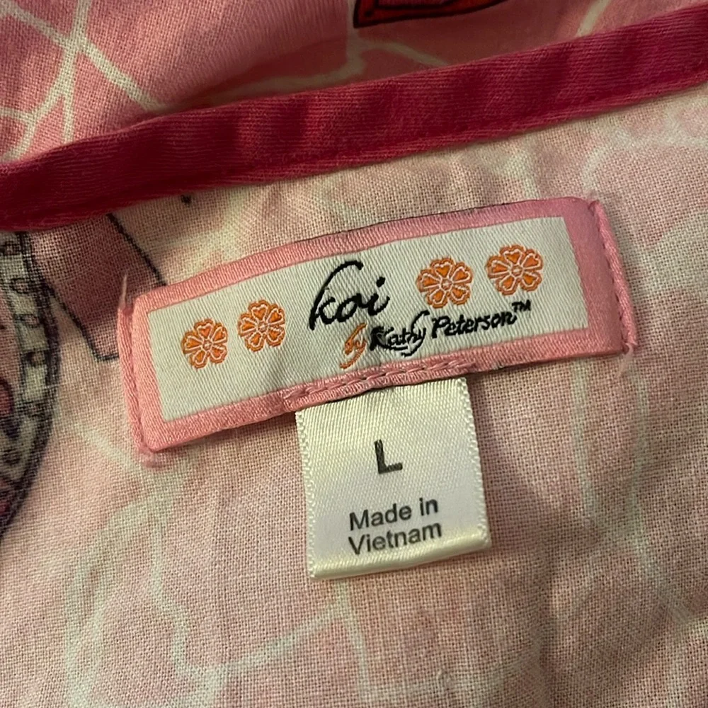 KOI Faux Wrap Scrub Top Pink Breast Cancer Ribbon Support Advocate Print Large - Picture 5 of 6